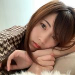 AKB48 岡部麟、至近距離からの微笑みポートレートを披露