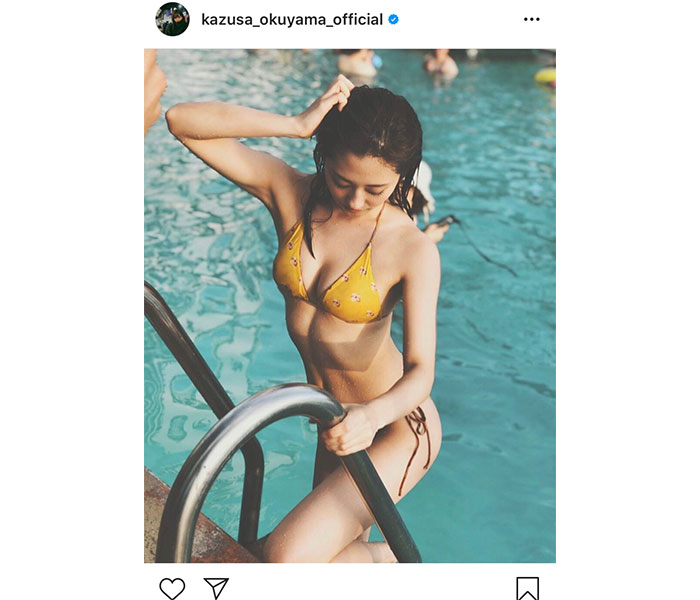 奥山かずさ、プールサイドの女神ショットを公開