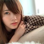 AKB48 岡部麟、至近距離からの微笑みポートレートを披露