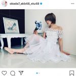 AKB48/STU48 岡田奈々、まるでシンデレラなオフショル白ドレスショットを披露