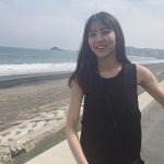 石川恋、27歳の誕生日に"2"&"7"ポーズ！海バックに満面な笑みショットにファン歓喜！「可愛いじゃねぇか～!!」