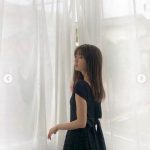 岡崎紗絵、フェミニンなワンピースコーデを披露　「後ろデザインも可愛いんだよ」