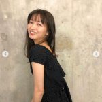 岡崎紗絵、フェミニンなワンピースコーデを披露　「後ろデザインも可愛いんだよ」