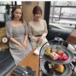 都丸紗也華、アフタヌーンティー中の思わぬセクシーショットに釘付け！