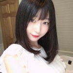 我妻ゆりか、黒髪と透き通る素肌が眩しい自撮りショット公開！「綺麗な瞳です」「白がよく似合うね」