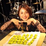 吉川友、半年ぶりのワンマンライブで粒数えに挑戦!「32粒、数えたー!」