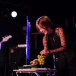 吉川友、半年ぶりのワンマンライブで粒数えに挑戦！「32粒、数えたー！」