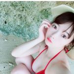 森香穂、エメラルドの海に映える赤ビキニ姿に悶絶！「控えめに言ってサイコーです」