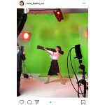 のん、サンダル履きでバズーカ砲発射！「アクション！楽しい〜！」