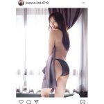 奥山かずさ、カーテン越しの振り向きバックショットに「カーテンさんそこかわって下さい⁉︎」