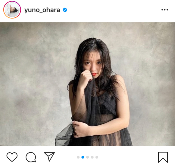 大原優乃、魅惑の赤リップで釘付けな大人セクシーショット公開