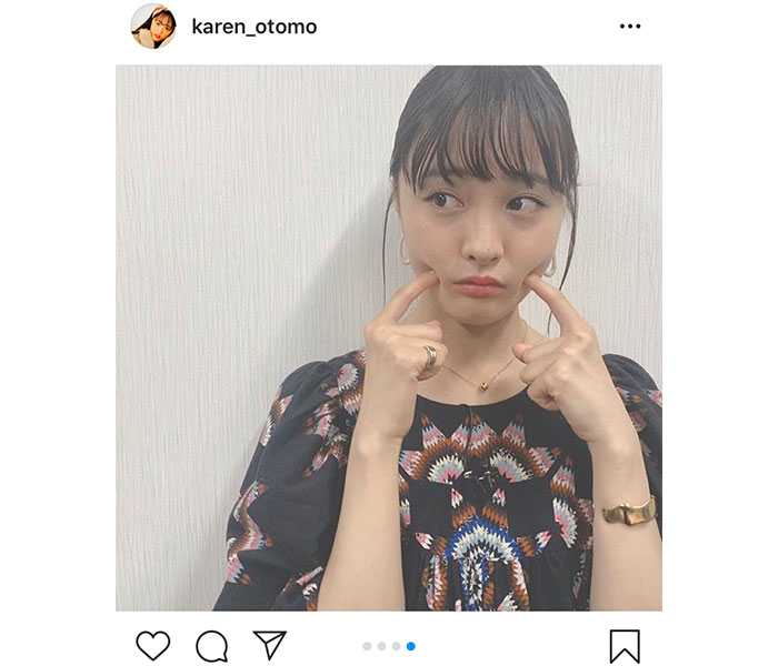 大友花恋がミニ丈ワンピース姿を披露！「珍しく、足、出しちゃいました」