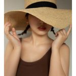 dela 沢口愛華、麦わら帽子が似合う夏ポートレートを披露「大人っぽくて綺麗です！」