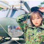 SKE48 須田亜香里が陸自迷彩服オフショットを披露！「瞳の中のセンターにロックオン」