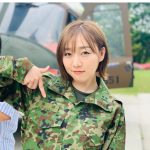 SKE48 須田亜香里が陸自迷彩服オフショットを披露！「瞳の中のセンターにロックオン」