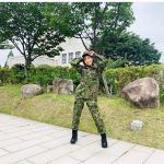 SKE48 須田亜香里が陸自迷彩服オフショットを披露!「瞳の中のセンターにロックオン」