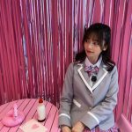 島崎遥香が「PRODUCE48」風のミニスカート制服ショットを披露！「制服似合ってて可愛いな」「アイドル感が溢れてる」