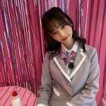 島崎遥香が「PRODUCE48」風のミニスカート制服ショットを披露！「制服似合ってて可愛いな」「アイドル感が溢れてる」
