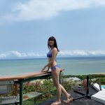 桜田茉央、沖縄の海をバックに爽快青ビキニを披露！「茉央ちゃんの笑顔も最高」