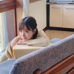 橘ひと美、巨大チーズを抱えた料理グラビアのオフショット公開！「橘さんセクシー」「チーズがでがい笑」