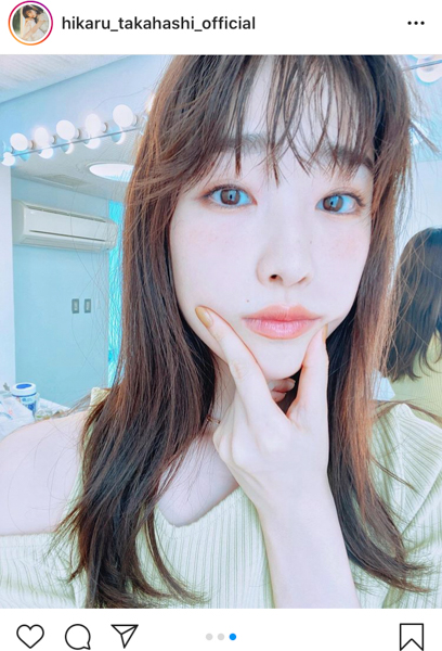 高橋ひかる、ワンショルダーのトップスで肩出し自撮り投稿！「めっちゃ可愛いです」「ひかるちゃん見ると元気でます」