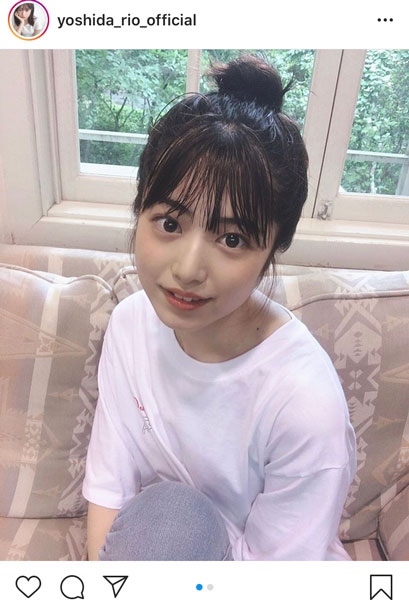 吉田莉桜、オフ感満載のお団子ヘアショットを公開！「雰囲気変わりますね！」「こう言う感じが一番好き」