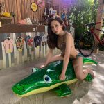 正本レイラ、セクシーな水着姿で圧巻の美ボディ・美腹筋を披露！