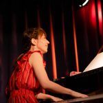 "美人サックス奏者"中村有里が、配信LIVEを実施。ファンからも賞賛の声多数！