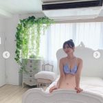 石岡真衣、水着姿でレアなお団子ヘアを披露！「似合ってますか？」