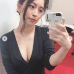 元アナウンサー・薄井しお里、埋もれてしまいたくなるぐらいのセクシーな胸元にメロメロ