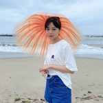 NGT48 本間日陽、雨でも楽しい海月傘ポートレートを公開！「カラフルでかわいい」「アイドルオーラが凄い！」