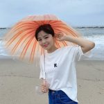 NGT48 本間日陽、雨でも楽しい海月傘ポートレートを公開！「カラフルでかわいい」「アイドルオーラが凄い！」