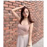 板野友美、脇見せキャミソールのオシャレコーデを披露「大人の魅力が出てますよ」