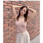 板野友美、脇見せキャミソールのオシャレコーデを披露「大人の魅力が出てますよ」