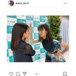 池田エライザ、親友・上白石萌音へアクリル板越しの壁ドンSHOT「あついあつい希望により」