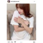 森咲智美、胸元ざっくり開きのTシャツからあらわのヒョウ柄ビキニショット！「Tシャツ、どうなってるの」