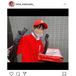 HKT48 松岡はな、「出前館」の真っ赤なユニフォームで笑顔もお届け！「世界一かわいい配達員さん」「嬉しすぎて溶けちゃう」