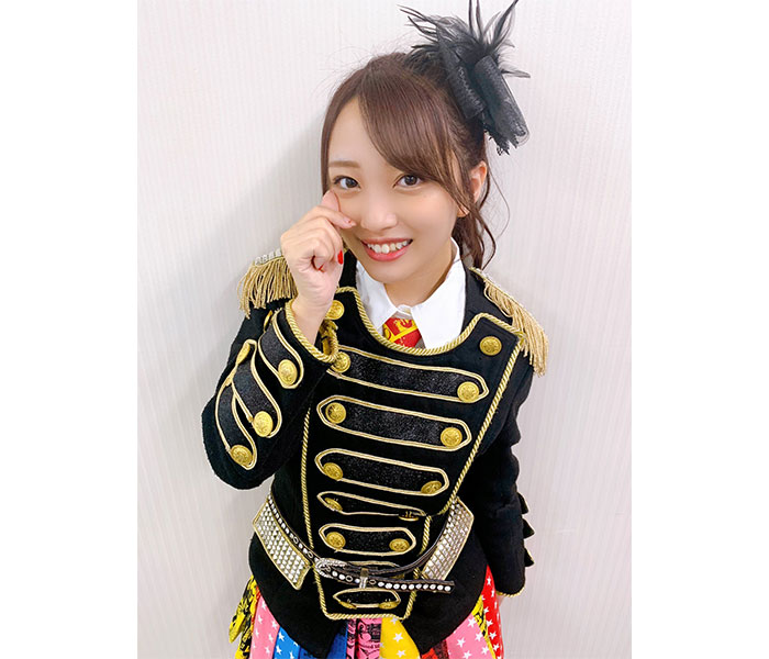 AKB48 向井地美音の「人生を変えてくれた1曲」、大島優子から継承した『ヘビーローテーション』衣装で「FNS歌謡祭」に出演！
