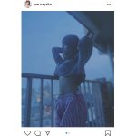 似鳥沙也加、薄明かりに浮かぶヘソ出しショットがエモい「控えめに言って好きが爆発します」