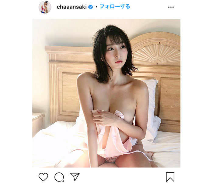 緒方咲の悩殺セクシーショットに「ベッドの上の天使」と反響！