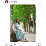 新條由芽、涼し気なワンピースショットを披露！「ドラマのワンシーンみたい」と好評