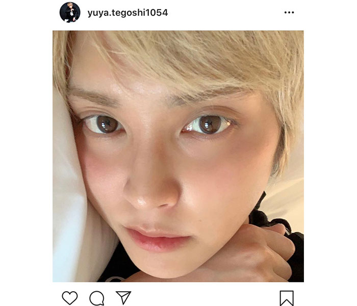 手越祐也、至近距離の“添い寝”風ショットにファン歓喜「かっこいい！」「好き止まらない」