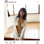 寺本莉緒、笑顔が眩しい白シャツセクシーショット！「超次元すぎます」