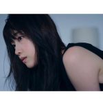 高橋ひかる、艶やかな視線で見つめるオフショットに「素敵な表情」「綺麗」と話題に