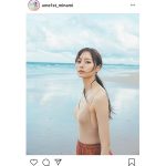 乃木坂46 梅澤美波、青い世界の神秘的な写真集表紙カットを公開「本当綺麗！」「ますます期待が膨らむ」
