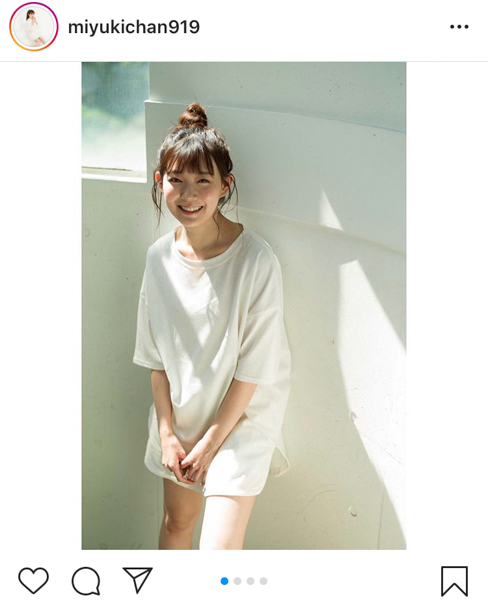 渡辺美優紀、お団子ヘアのビック白Tシャツが『可愛い』と話題！「天真爛漫な表情全部よかった」