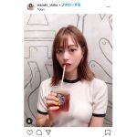 レースクイーン・美月千佳が体操着っぽいトップスでスタバを飲む姿が可愛すぎると話題に！
