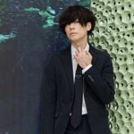 [Alexandros]川上洋平、プラダMiyashita Park店でのスタイリッシュなスーツ姿に称賛の声！