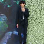 [Alexandros]川上洋平、プラダMiyashita Park店でのスタイリッシュなスーツ姿に称賛の声！