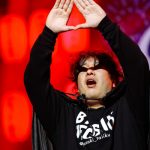 【ライブレポート】岡崎体育が笑いを封印？氣志團万博2020のステージで新境地のバラードを披露。